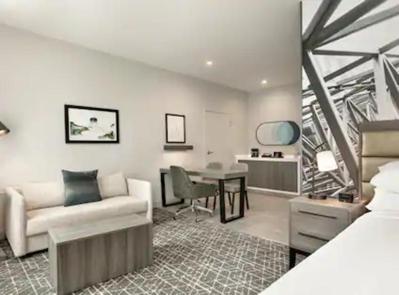 Hotel Embassy By Hilton Midtown 4*