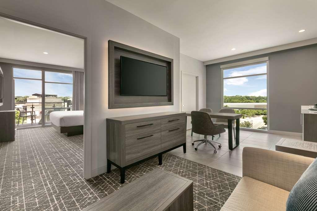 Hotel Embassy By Hilton Midtown