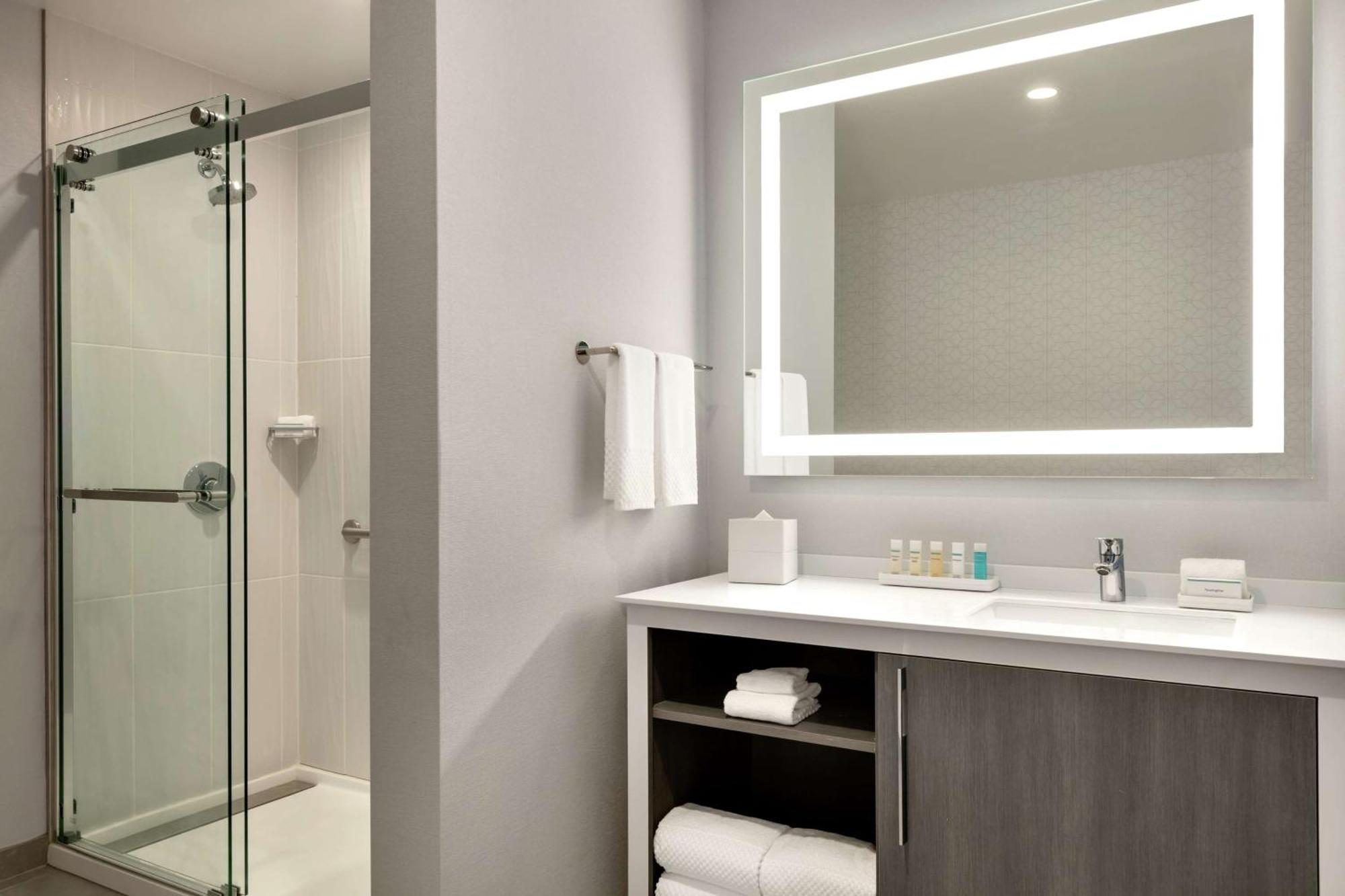 Embassy By Hilton Midtown Hotel Atlanta