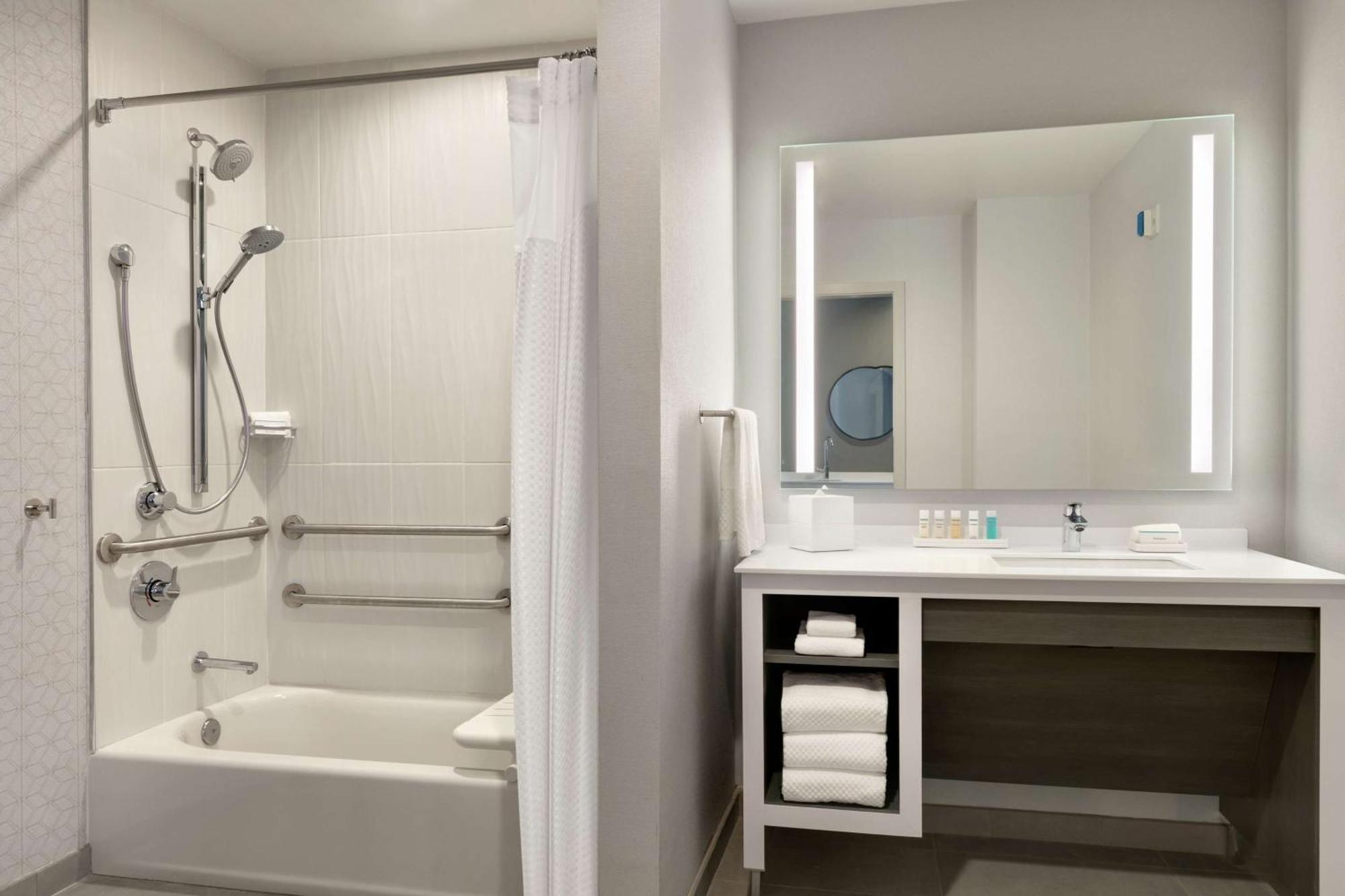 Embassy By Hilton Midtown 4*