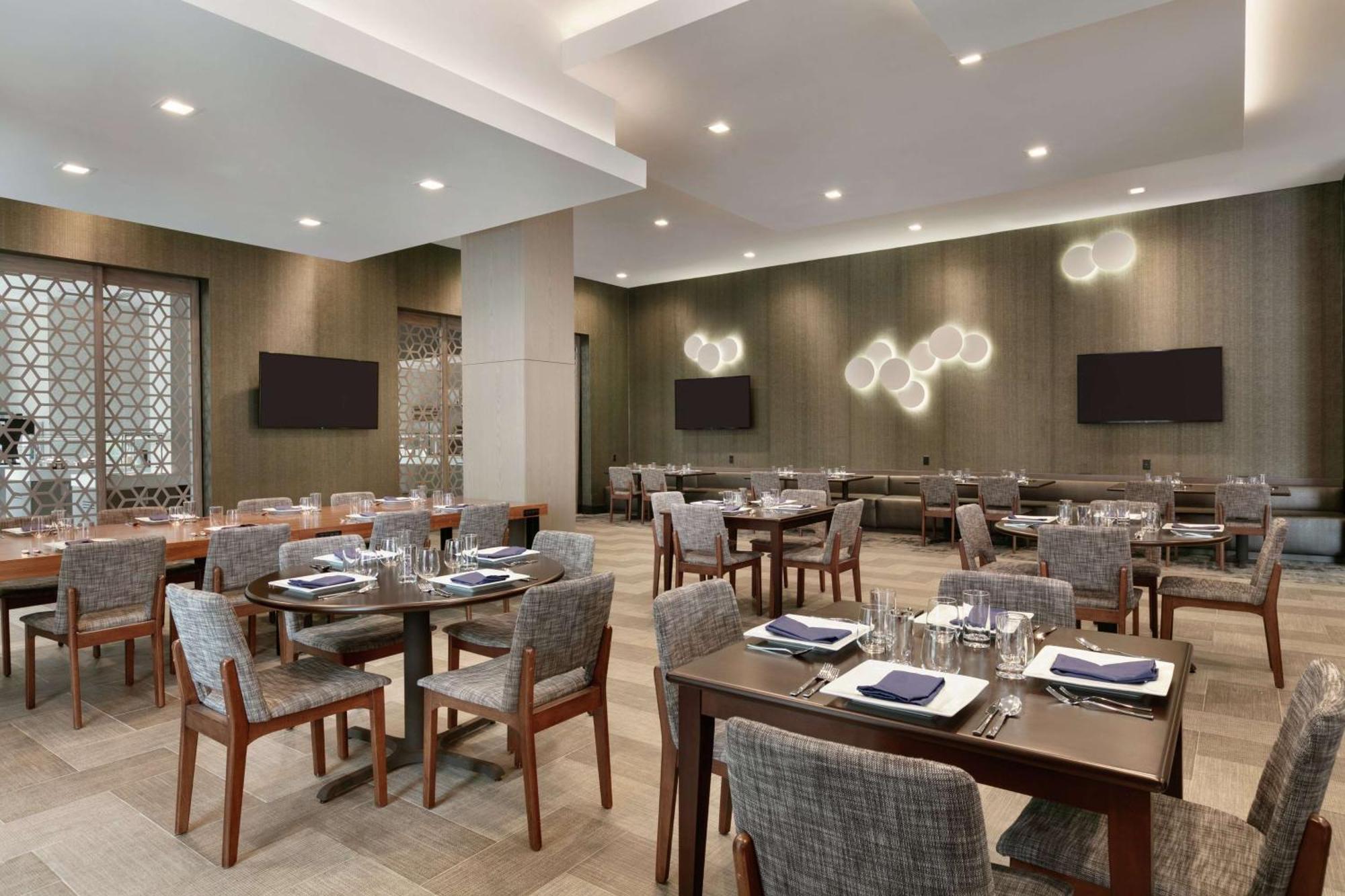 Embassy By Hilton Midtown Hotel 4*