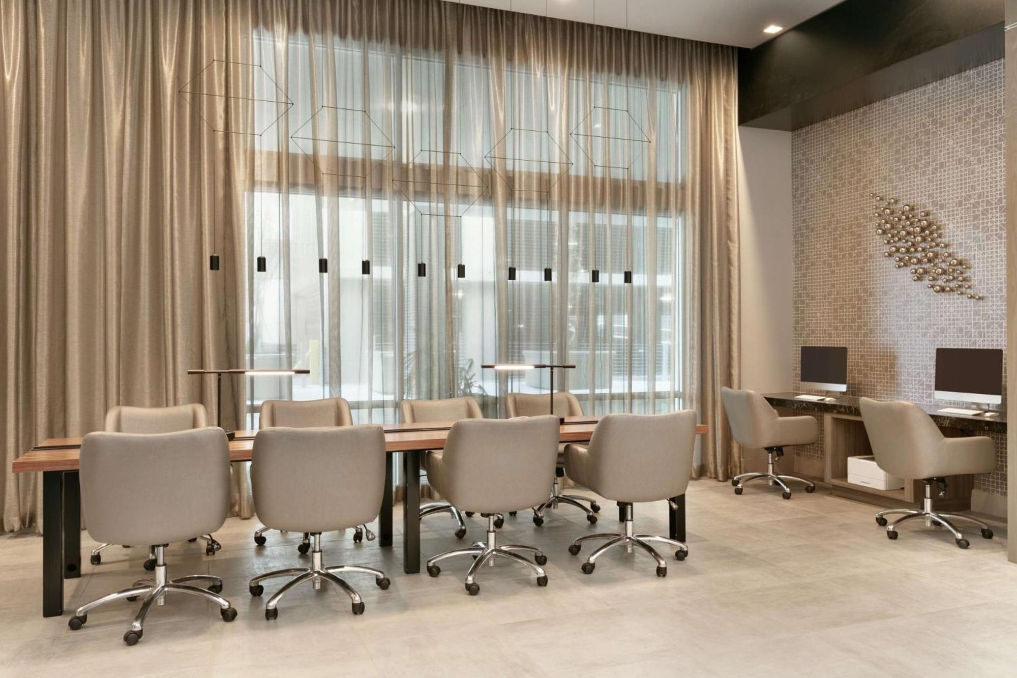 Embassy By Hilton Midtown 4*