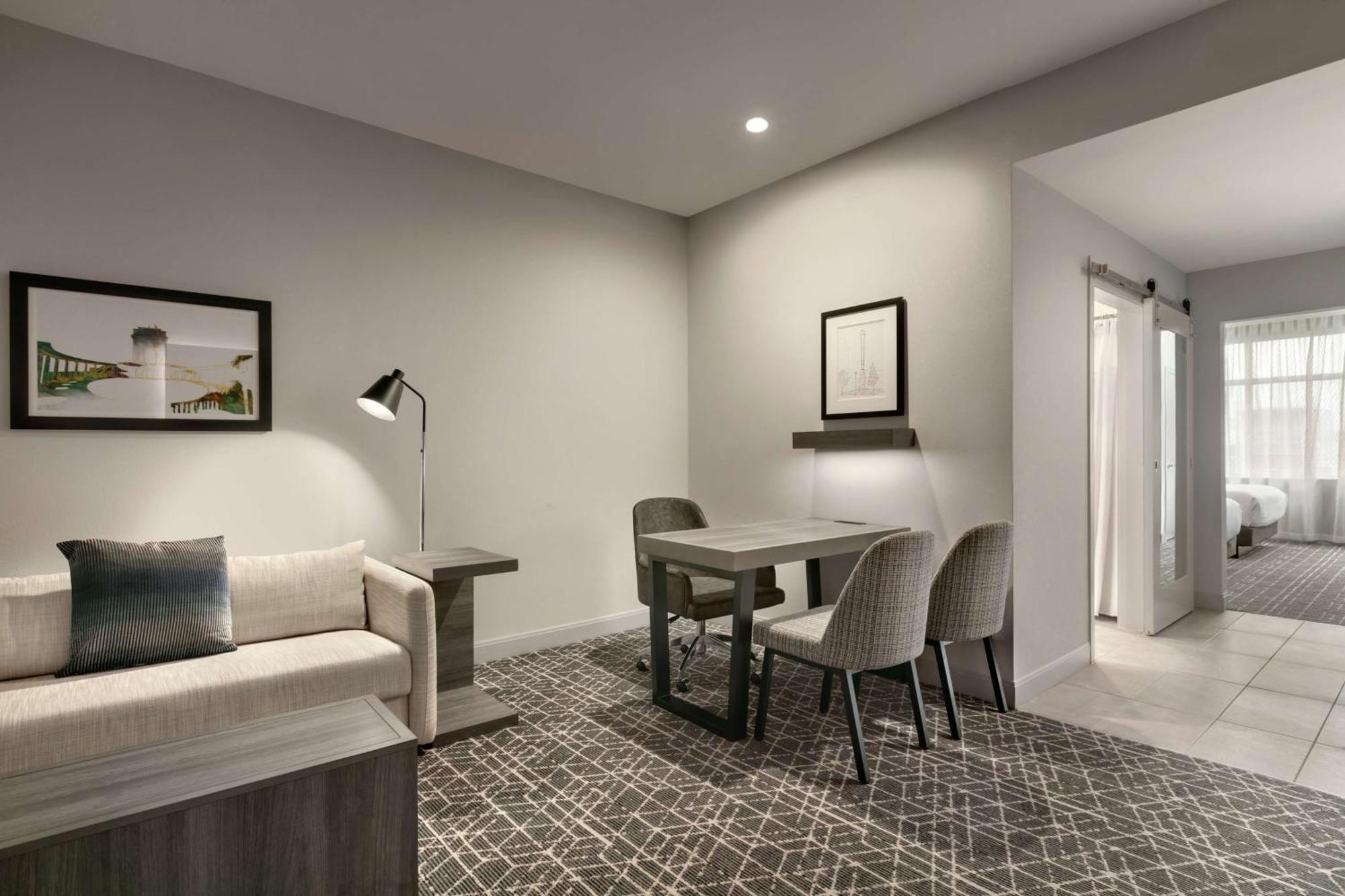 Embassy By Hilton Midtown Hotel 4*
