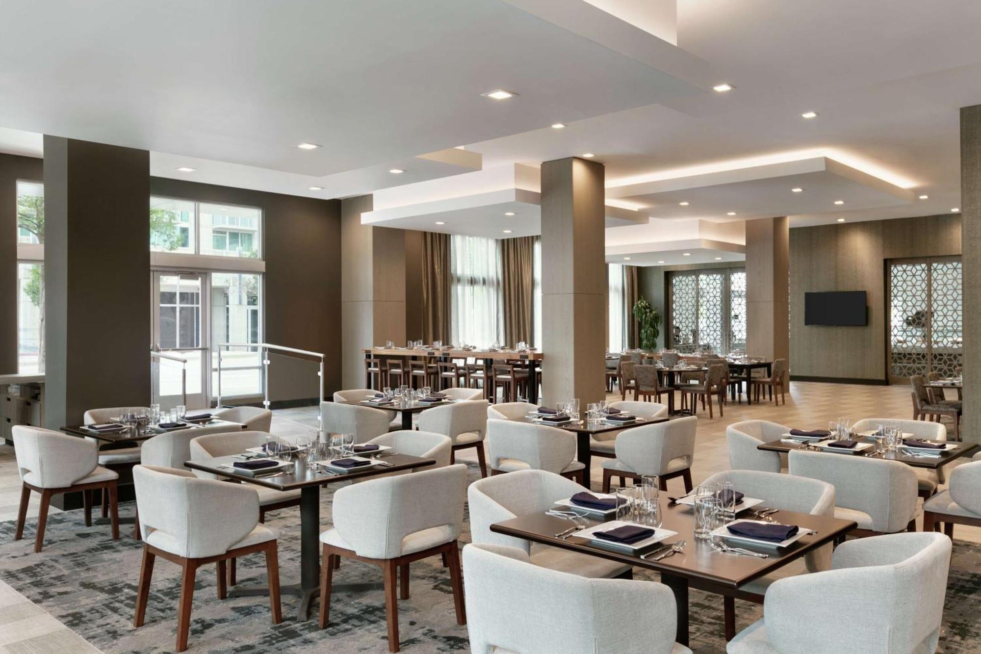 Hotel Embassy By Hilton Midtown Atlanta