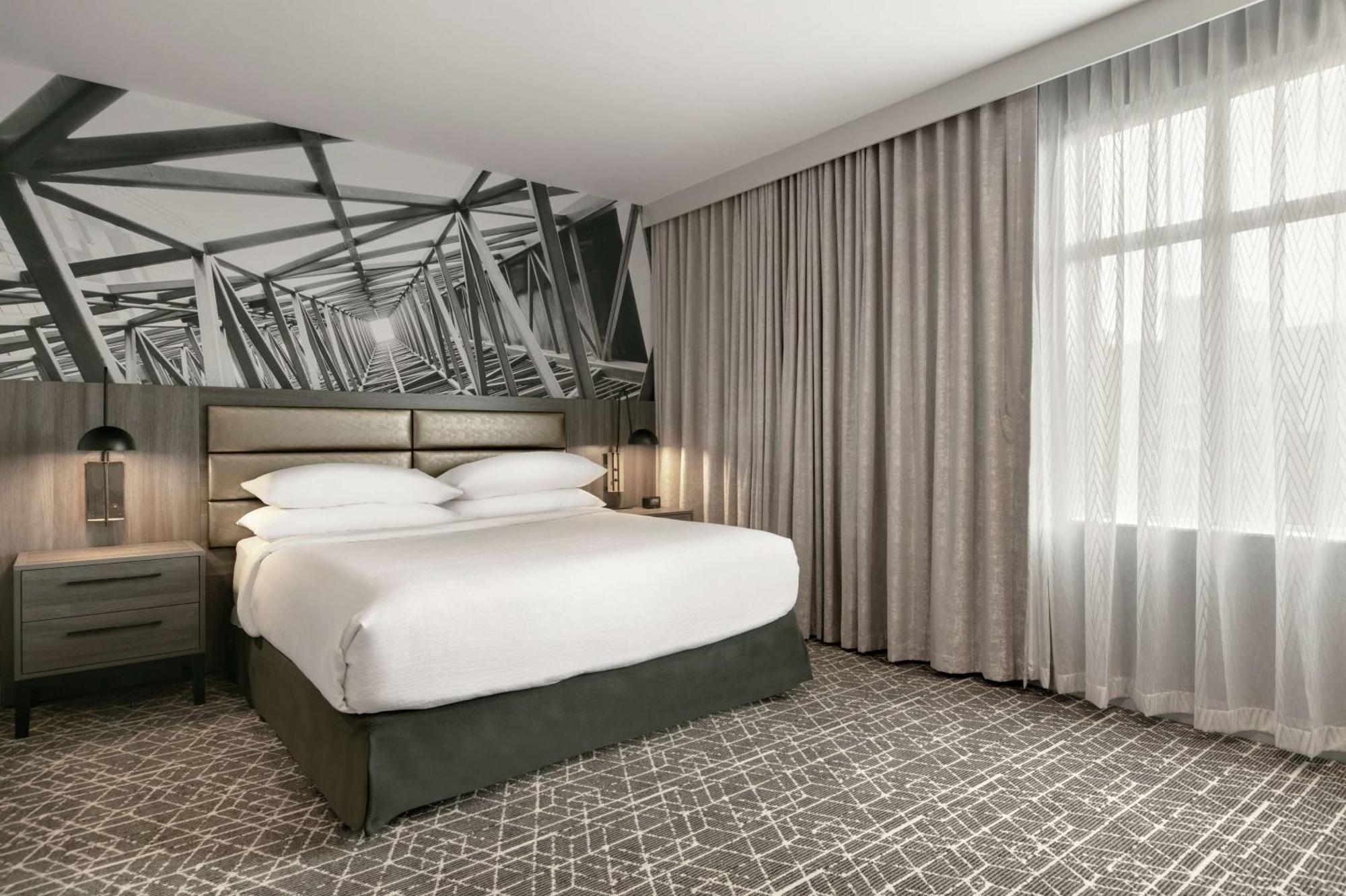 Hotel Embassy By Hilton Midtown 4*