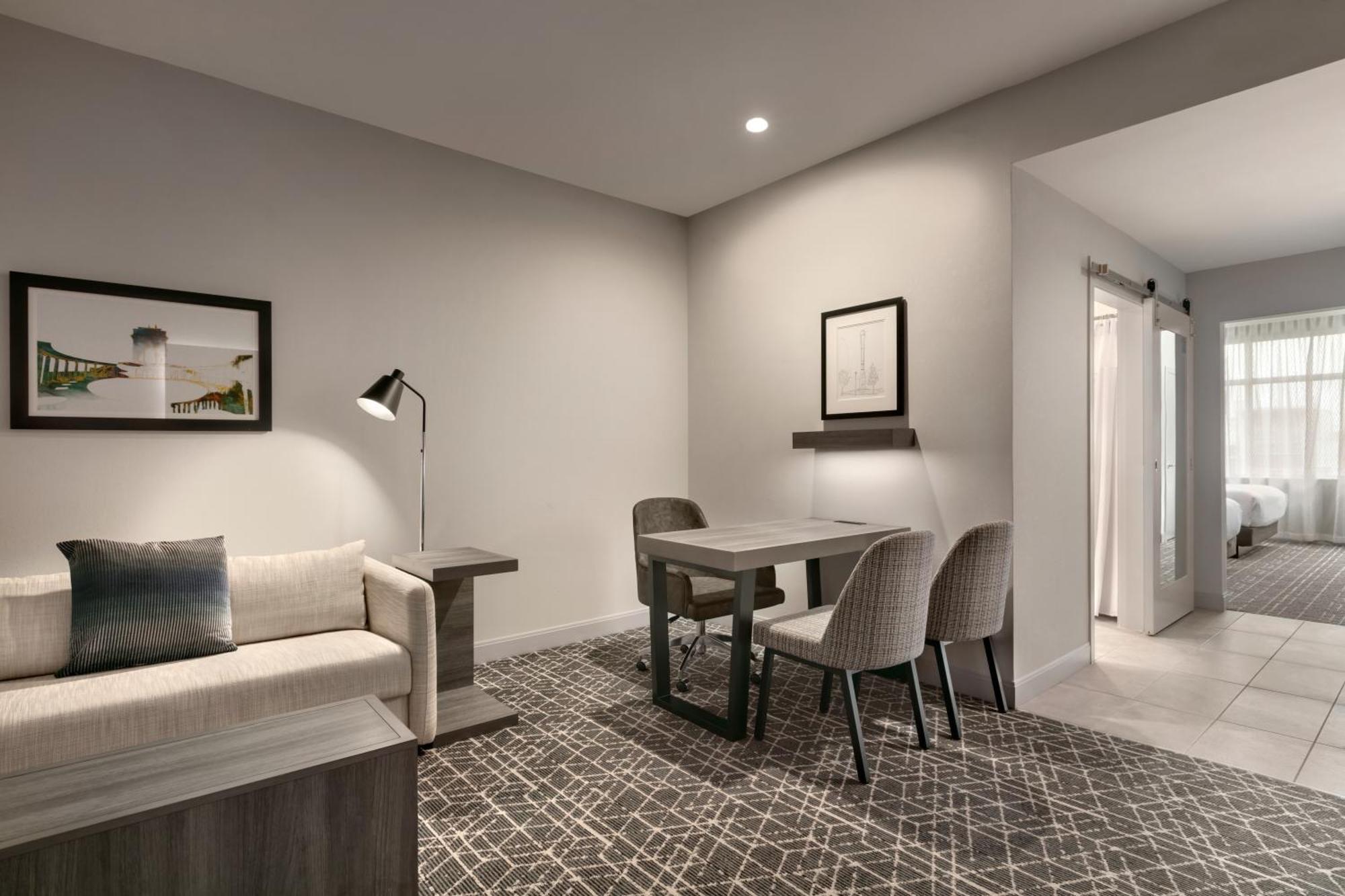 Hotel Embassy By Hilton Midtown 4*