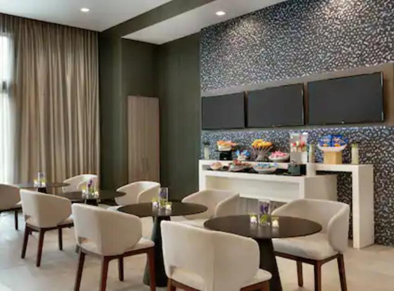 Hotel Embassy By Hilton Midtown 4*