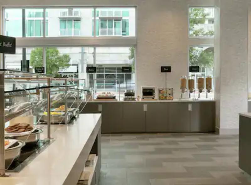 Hotel Embassy By Hilton Midtown Atlanta