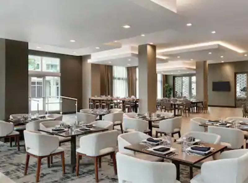 Hotel Embassy By Hilton Midtown