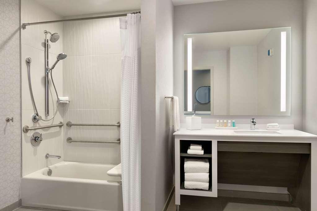 Embassy By Hilton Midtown Hotel 4*