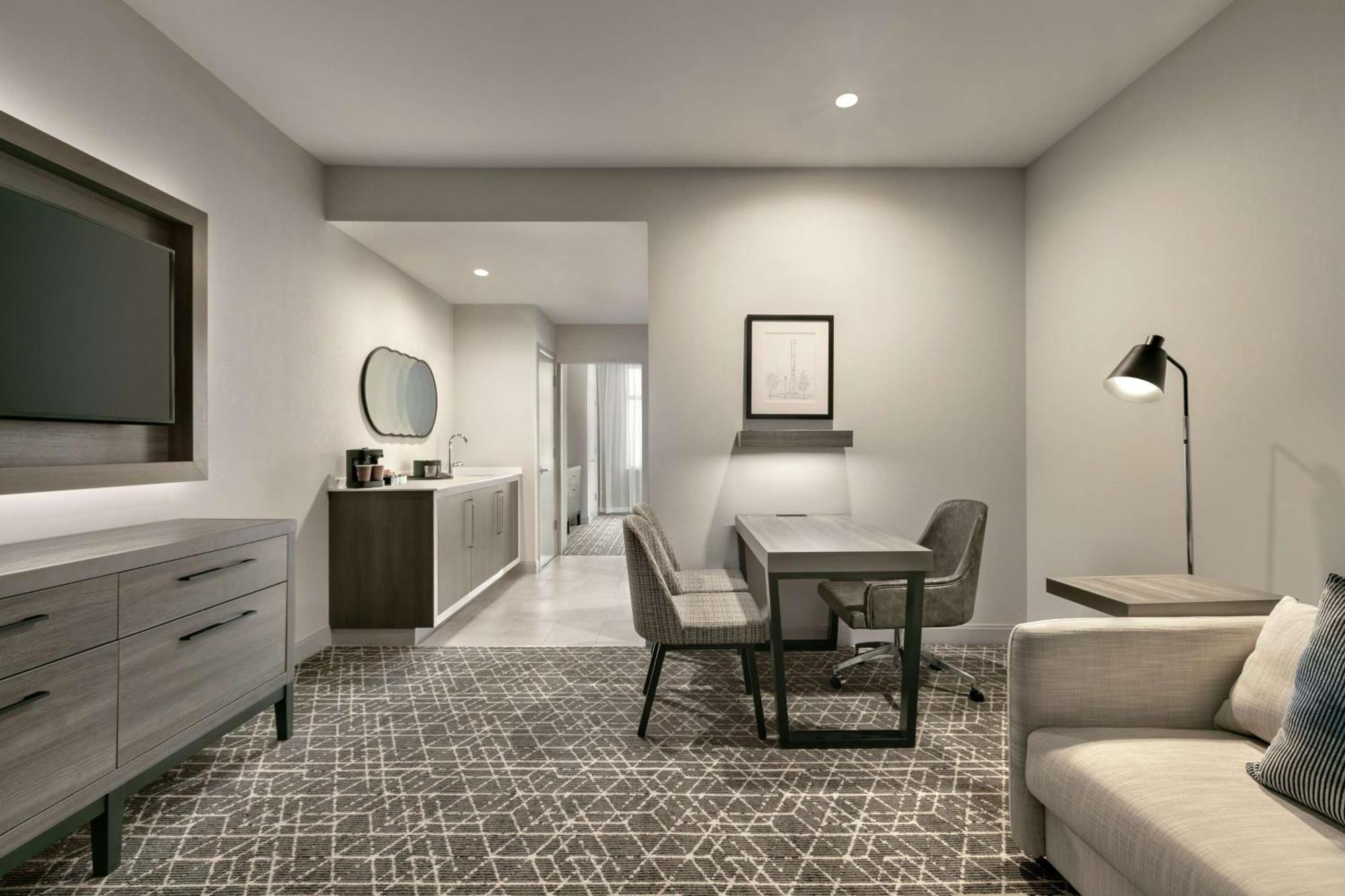 Hotel Embassy By Hilton Midtown 4*