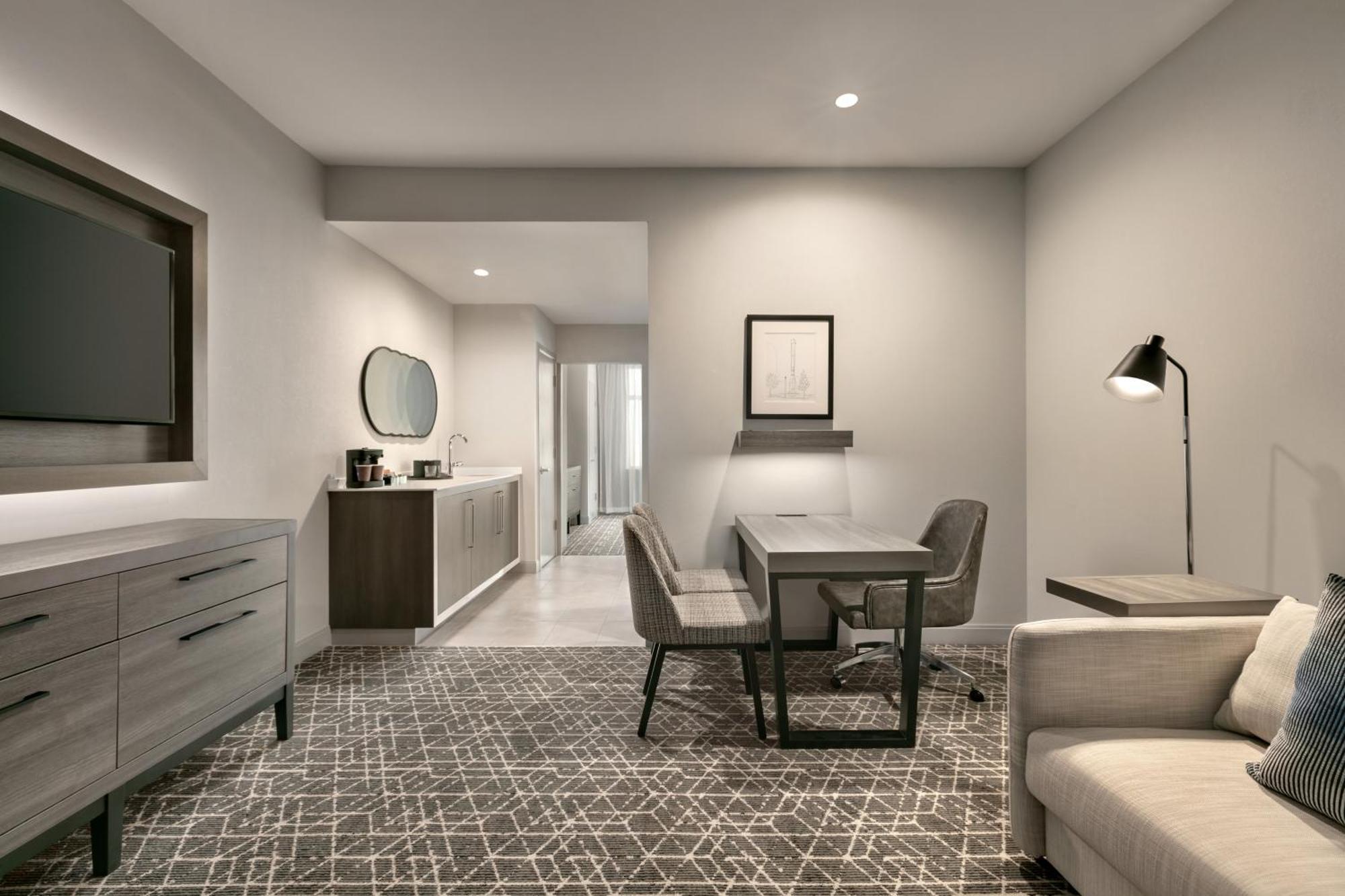 Hotel Embassy By Hilton Midtown